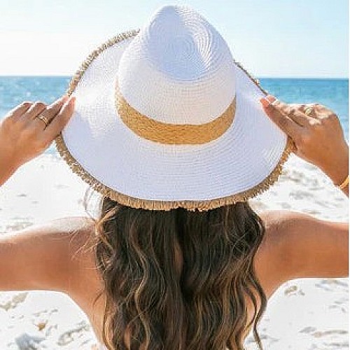 Chapeau en Paille – Noir ou Blanc